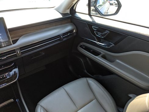 Used 2024 Lincoln Corsair Reserve image 19