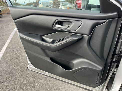 Used 2025 Nissan Rogue SV FWD image 18
