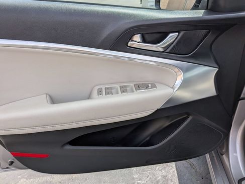 Used 2025 Genesis G70 2.5T RWD image 11