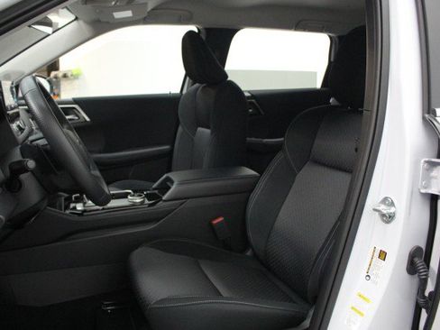 New 2026 Mitsubishi Outlander ES image 7