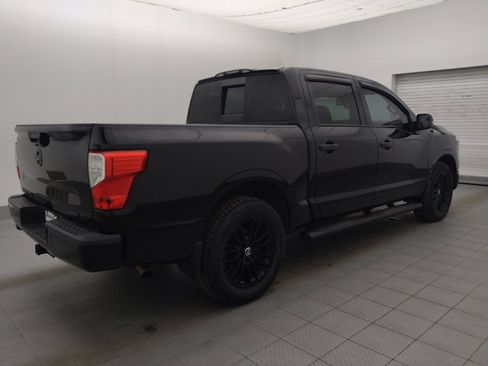 Used 2018 Nissan Titan SV w/ SV Convenience Package image 10