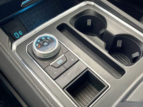 Used 2024 Ford Expedition XLT image 17