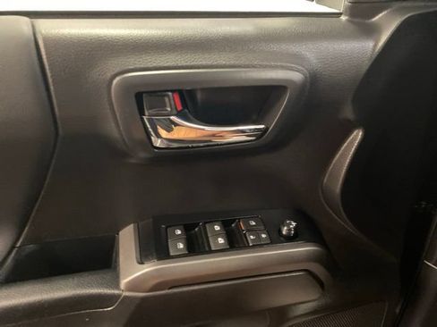 Used 2023 Toyota Tacoma TRD Off-Road AWD/4WD image 17