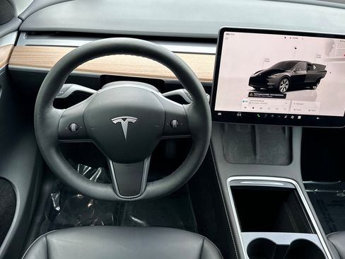 Used 2023 Tesla Model Y Long Range image 16