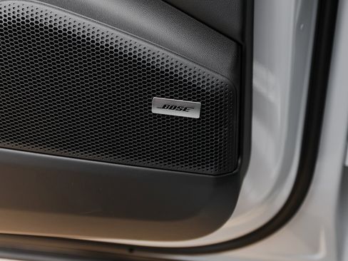 New 2025 Porsche Macan 4S Electric image 22