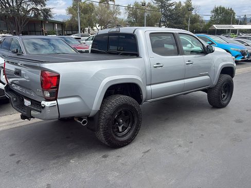 Used 2018 Toyota Tacoma SR5 AWD/4WD image 20