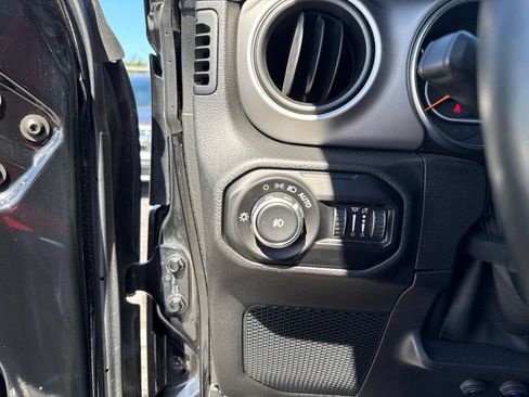Used 2021 Jeep Wrangler Unlimited Sport AWD/4WD image 22