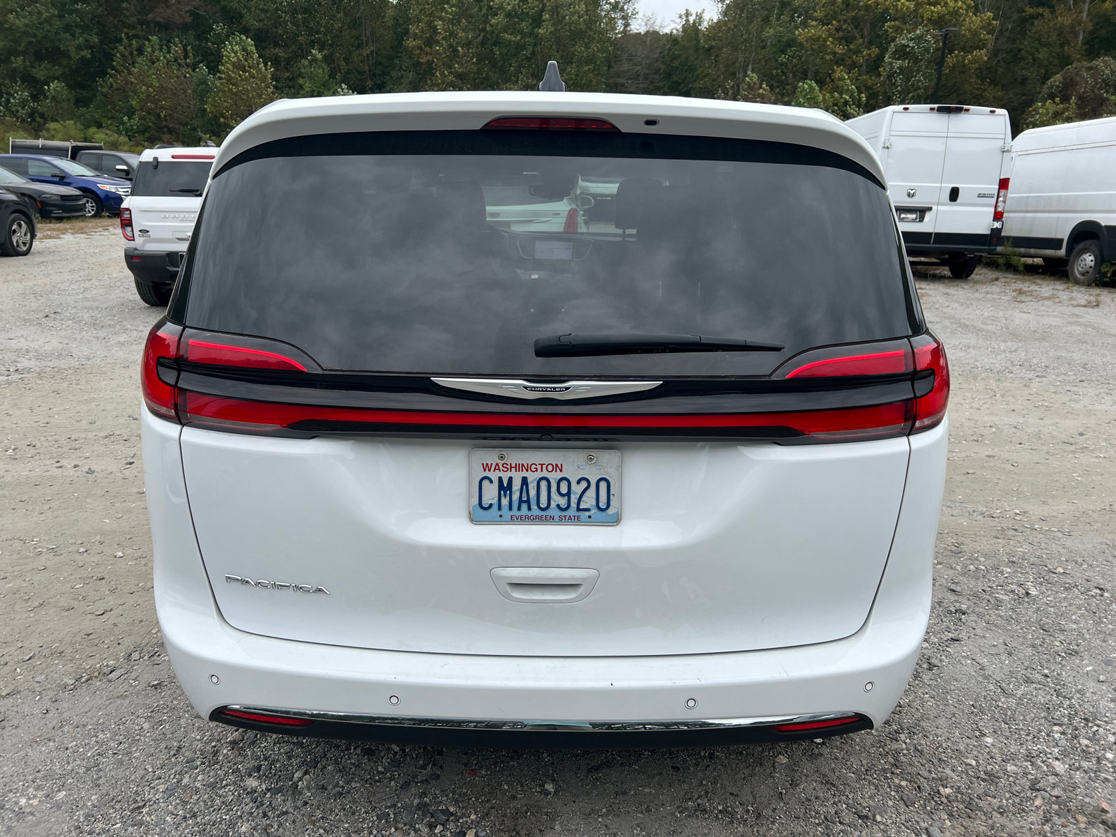 Used 2024 Chrysler Pacifica Touring-L FWD image 9