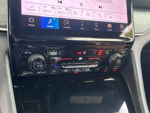 Certified 2024 Jeep Grand Cherokee Limited w/ Black Appearance Package image 54