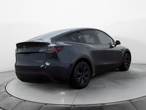 Used 2024 Tesla Model Y Long Range image 3