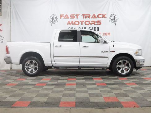 Used 2018 RAM 1500 Laramie w/ Convenience Group AWD/4WD image 4