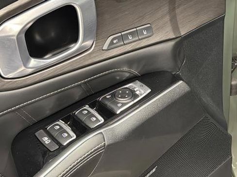 Used 2024 Kia Sorento SX Prestige image 21