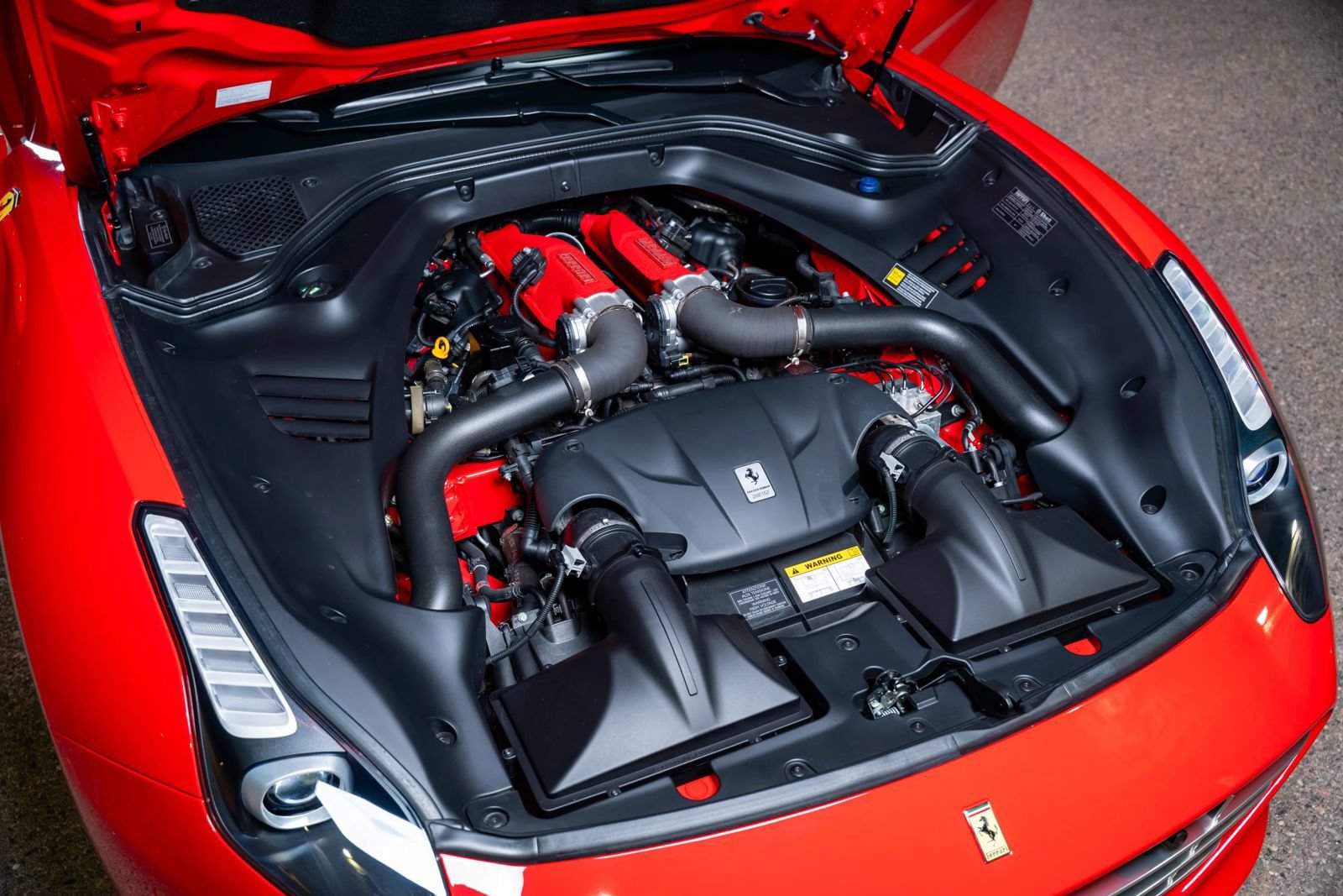 Used 2015 Ferrari California T RWD image 18