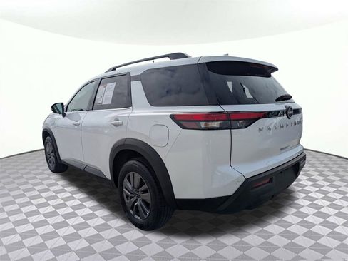 Used 2025 Nissan Pathfinder SV image 5