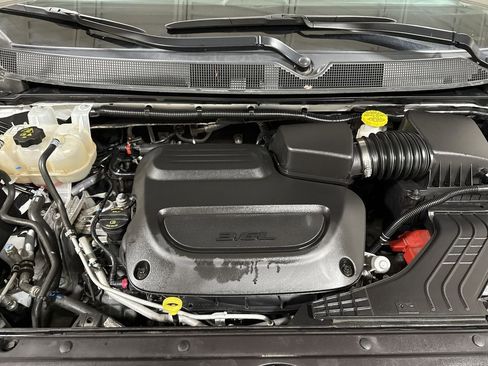 Used 2024 Chrysler Pacifica Touring-L FWD image 24