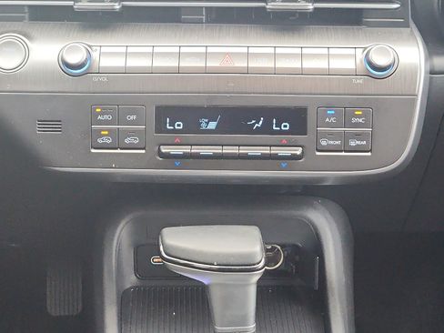 Used 2024 Hyundai Kona SEL AWD/4WD image 18