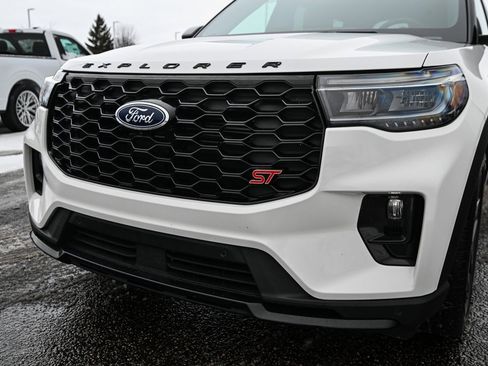 Used 2025 Ford Explorer ST image 11