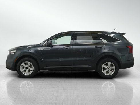Used 2022 Kia Sorento LX image 2