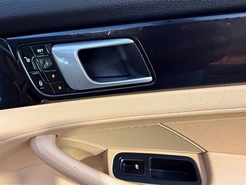 Used 2018 Porsche Panamera 4S image 44