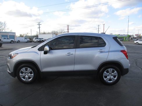 Used 2018 Chevrolet Trax LS image 2