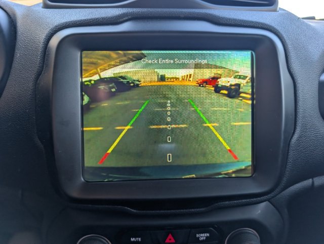 Used 2022 Jeep Renegade Latitude w/ Convenience Group AWD/4WD image 16