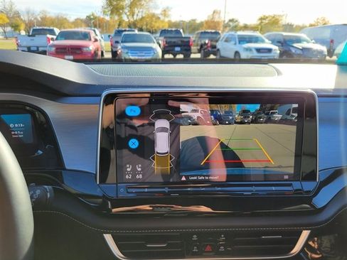 Used 2025 Volkswagen Atlas Cross Sport SE image 16