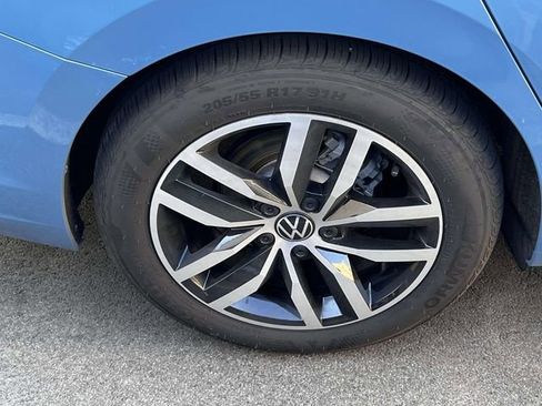 Used 2025 Volkswagen Jetta SE FWD image 8
