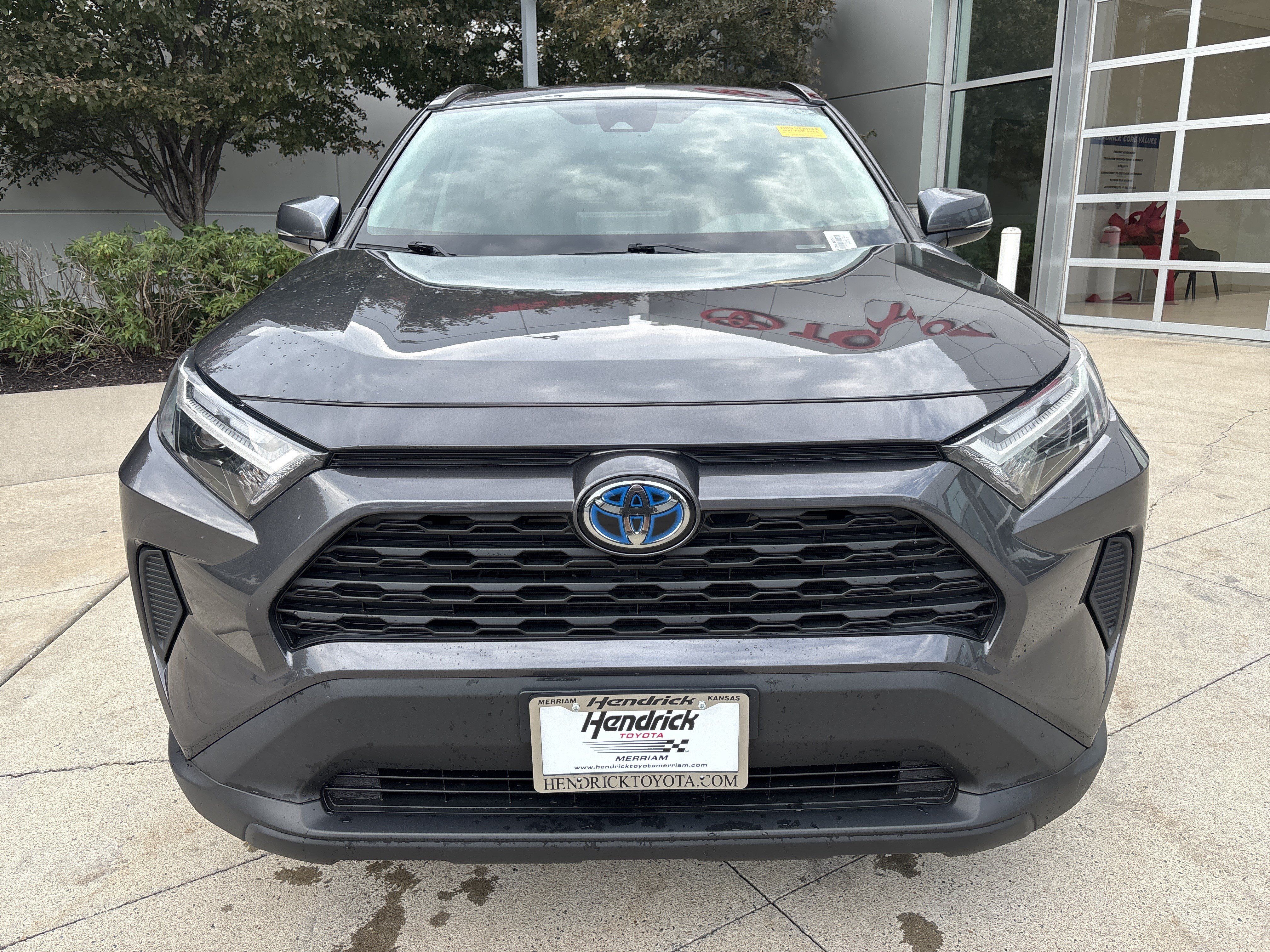 Used 2023 Toyota RAV4 LE AWD/4WD image 5