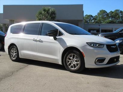 Certified 2024 Chrysler Pacifica Touring-L