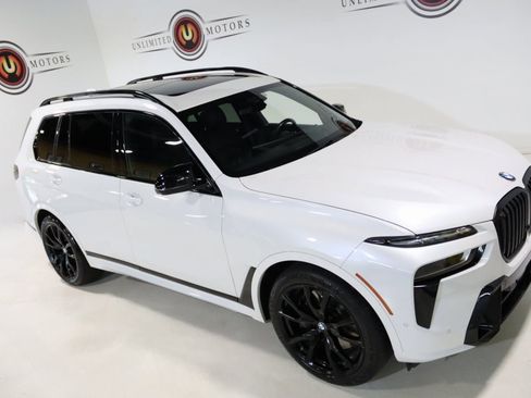 Used 2024 BMW X7 M60i image 7