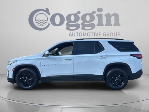Used 2022 Chevrolet Traverse LT FWD image 2