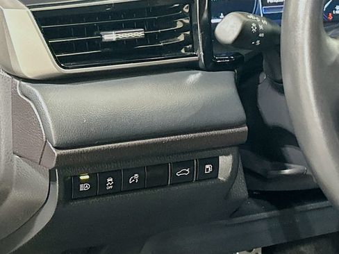 Used 2025 Toyota Camry XSE FWD image 8
