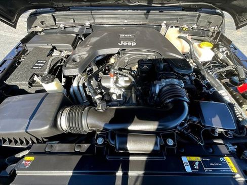 Used 2021 Jeep Wrangler Unlimited Sahara w/ Safety Group image 9