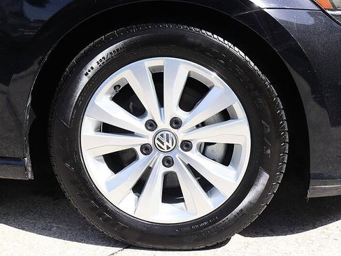 Used 2021 Volkswagen Golf 4-Door FWD image 45