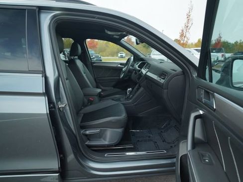 Used 2023 Volkswagen Tiguan SE R-Line image 20