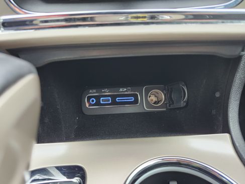 Used 2017 Jeep Grand Cherokee Overland image 11