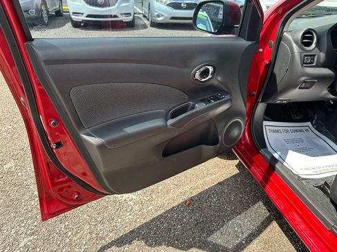 Used 2014 Nissan Versa SV FWD image 11