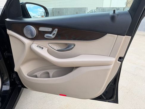Used 2019 Mercedes-Benz GLC 300 4MATIC image 28