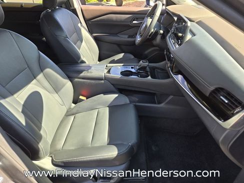 Used 2023 Nissan Rogue SL w/ SL Premium Package image 17