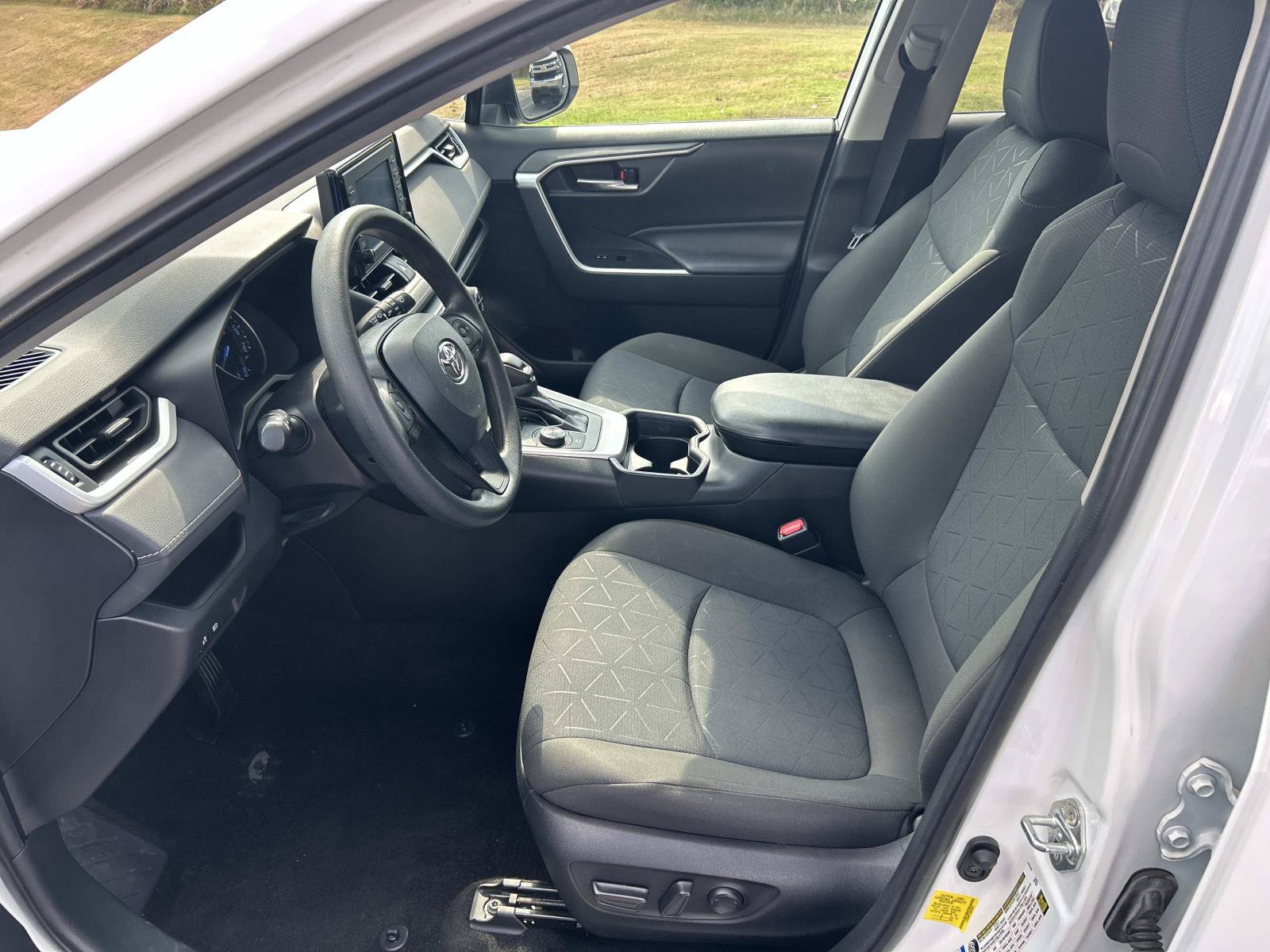 Used 2021 Toyota RAV4 XLE AWD/4WD image 27