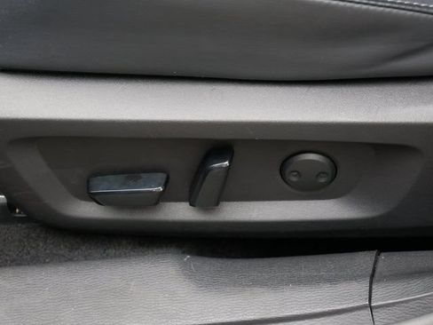 Used 2025 Mitsubishi Outlander AWD image 13