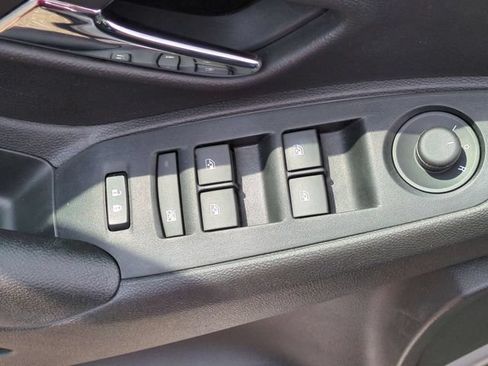 Used 2020 Chevrolet Trax LT w/ LT Convenience Package FWD image 15