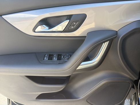 Used 2025 Chevrolet Blazer LT FWD image 20