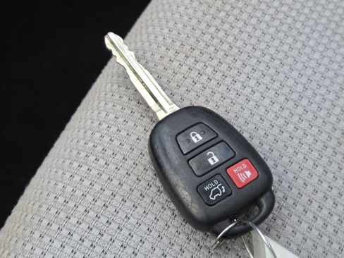 Used 2016 Toyota RAV4 XLE FWD image 33