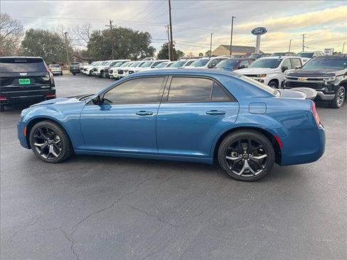 Used 2023 Chrysler 300 Touring w/ Sport Appearance Package image 11