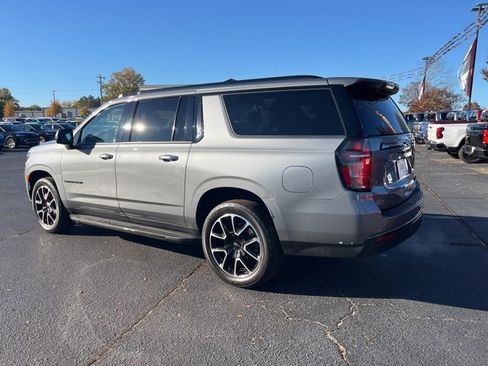 Used 2022 Chevrolet Suburban RST w/ Luxury Package image 39