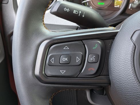 Used 2024 Jeep Wrangler Unlimited AWD/4WD image 23