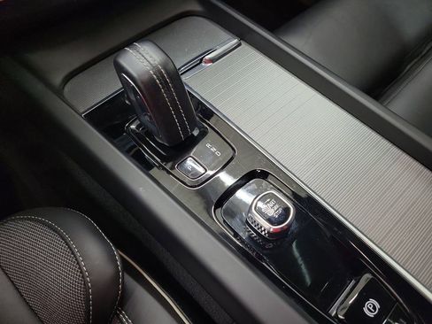 Used 2022 Volvo XC60 B6 R-Design w/ Advanced Package image 31