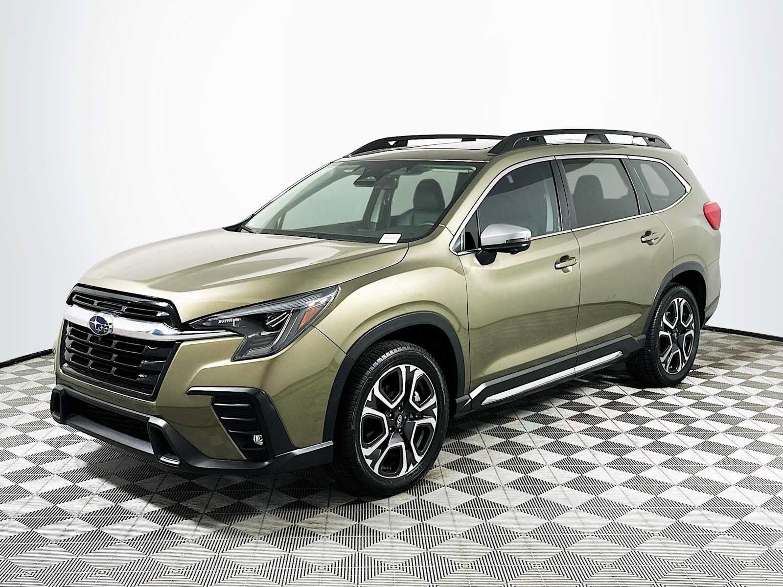 Used 2023 Subaru Ascent Limited w/ Technology Package AWD/4WD image 3