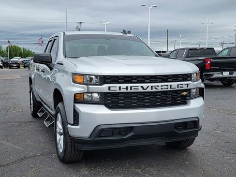Used 2020 Chevrolet Silverado 1500 Custom w/ Custom Value Package AWD/4WD image 4